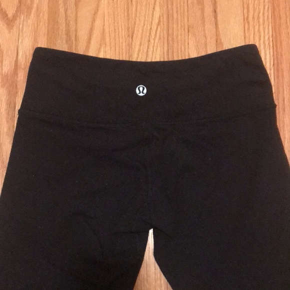 Lululemon Wunder Under Crop - Picture 2 of 2